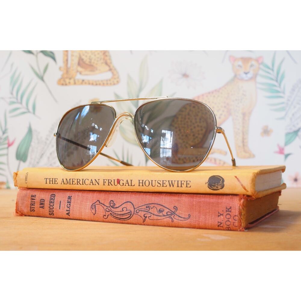 Vintage 1980s Foster Grant Aviator Sunglasses USA Pilot Classic Unisex Retro